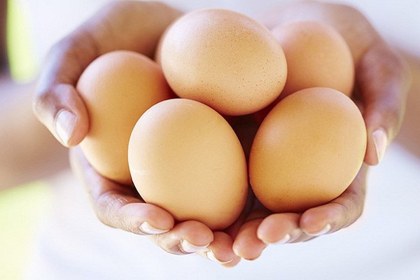 Bạn nên chọn những quả trứng có kích thước vừa phải